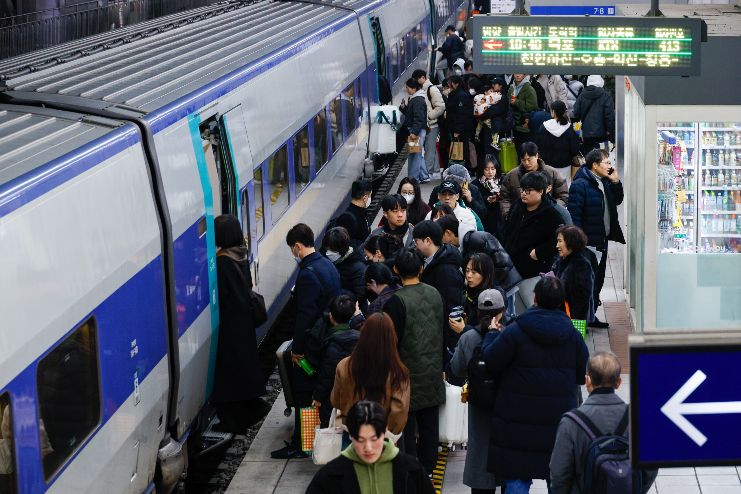 Gia đình Hàn Quốc du lịch cuối tuần bằng KTX đến Gyeongju – 2006