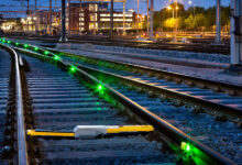 Dù radar và cảm biến hiện đại ra đời, mạch điện đường ray vẫn giữ vai trò cốt lõi trong hệ thống tín hiệu đường sắt toàn cầu – nhờ tính ổn định và độ tin cậy tuyệt đối